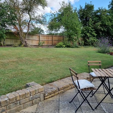 A Quiet Gem Just Outside Oundle Apartment ภายนอก รูปภาพ